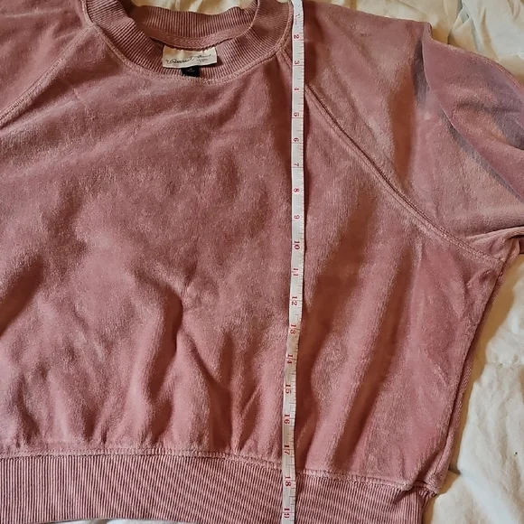 Universal Thread Pink Sweatshirt - Picture 3 of 3